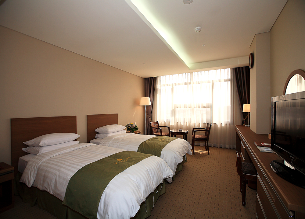 Twin-beds-superior-room